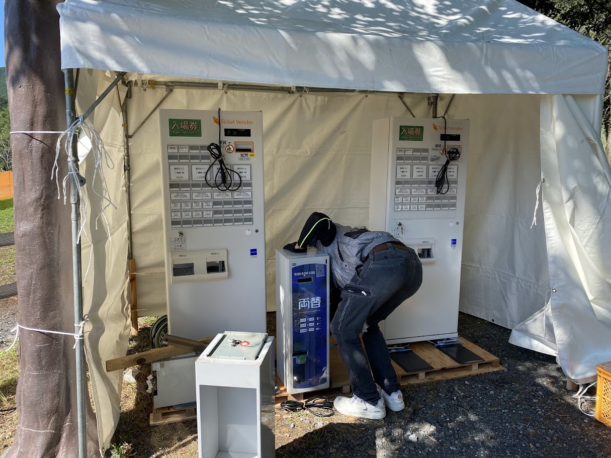 両替機ERD-20Qの屋外設置