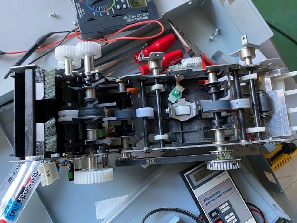 CONLUXのNB-4W2を分解して使用部品を見せてる画像