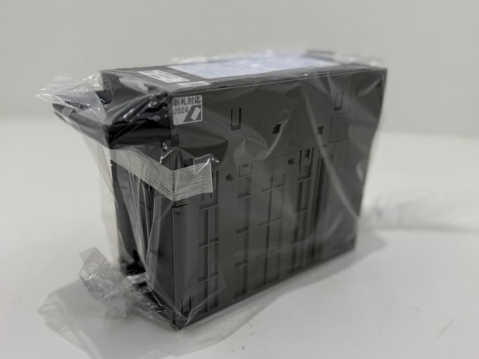 スリム両替機用の新札対応ビルバリコンラックスのNB-2MB1-4Aを撮影
