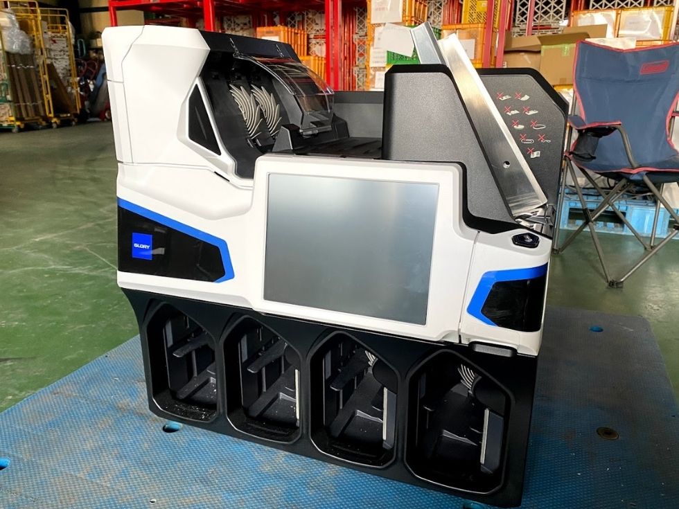 GLORY 紙幣整理機 UW-F4JPを正面から撮影