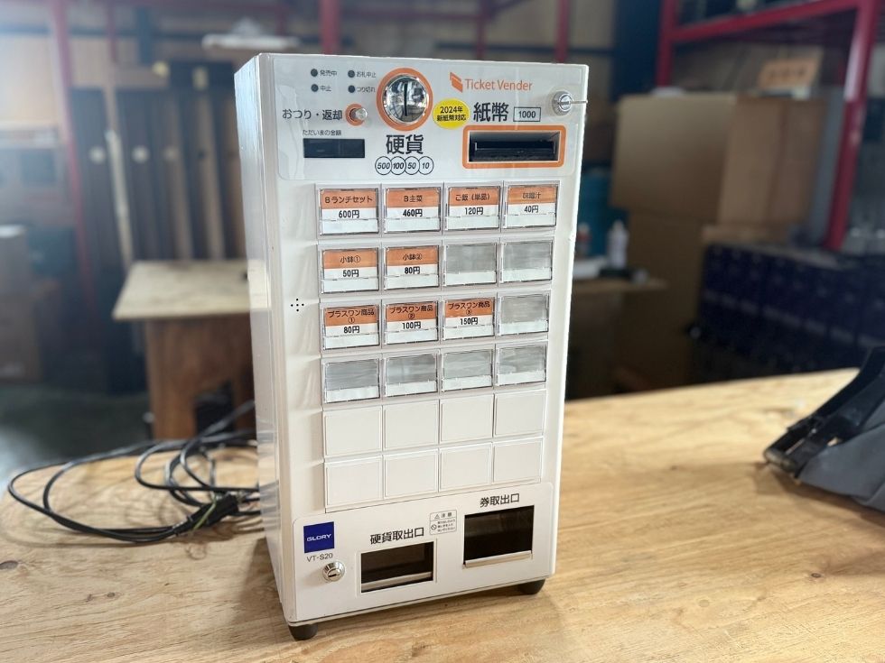 前面パネルにキズがある券売機VT-S20