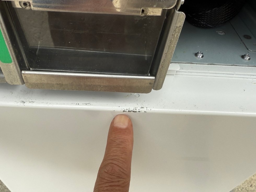 券売機傷の箇所２