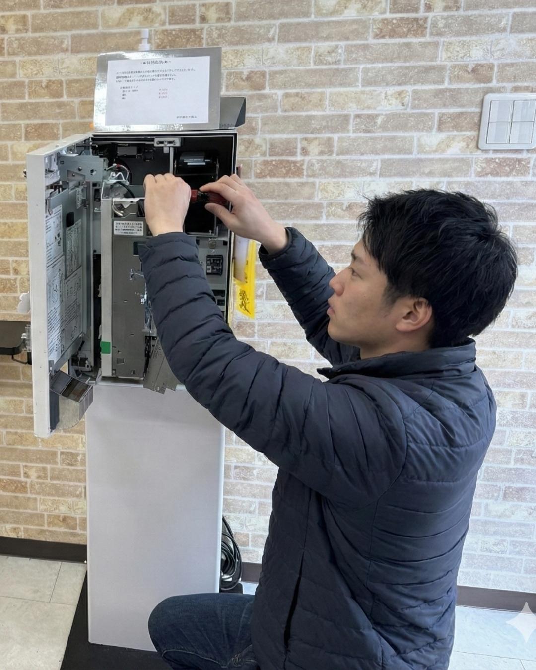 レンタル券売機VT-S20の出張修理風景