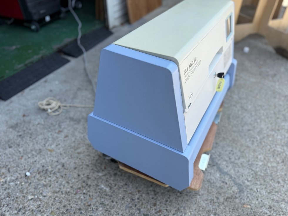 日本金銭 JCM JX-810の側面