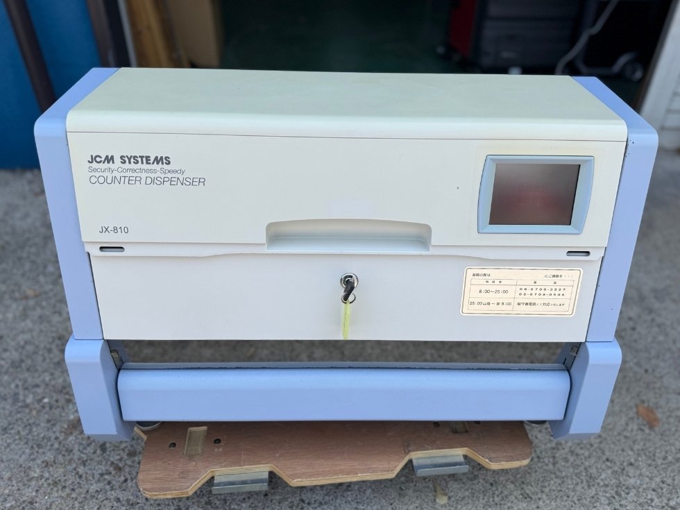 日本金銭 JCM JX-810の背面・従業員側