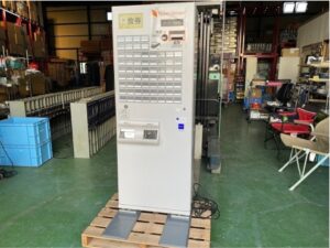券売機GLORY製VT-B20を正面から撮影