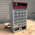 芝浦小型券売機KT-124NNを斜めから撮影